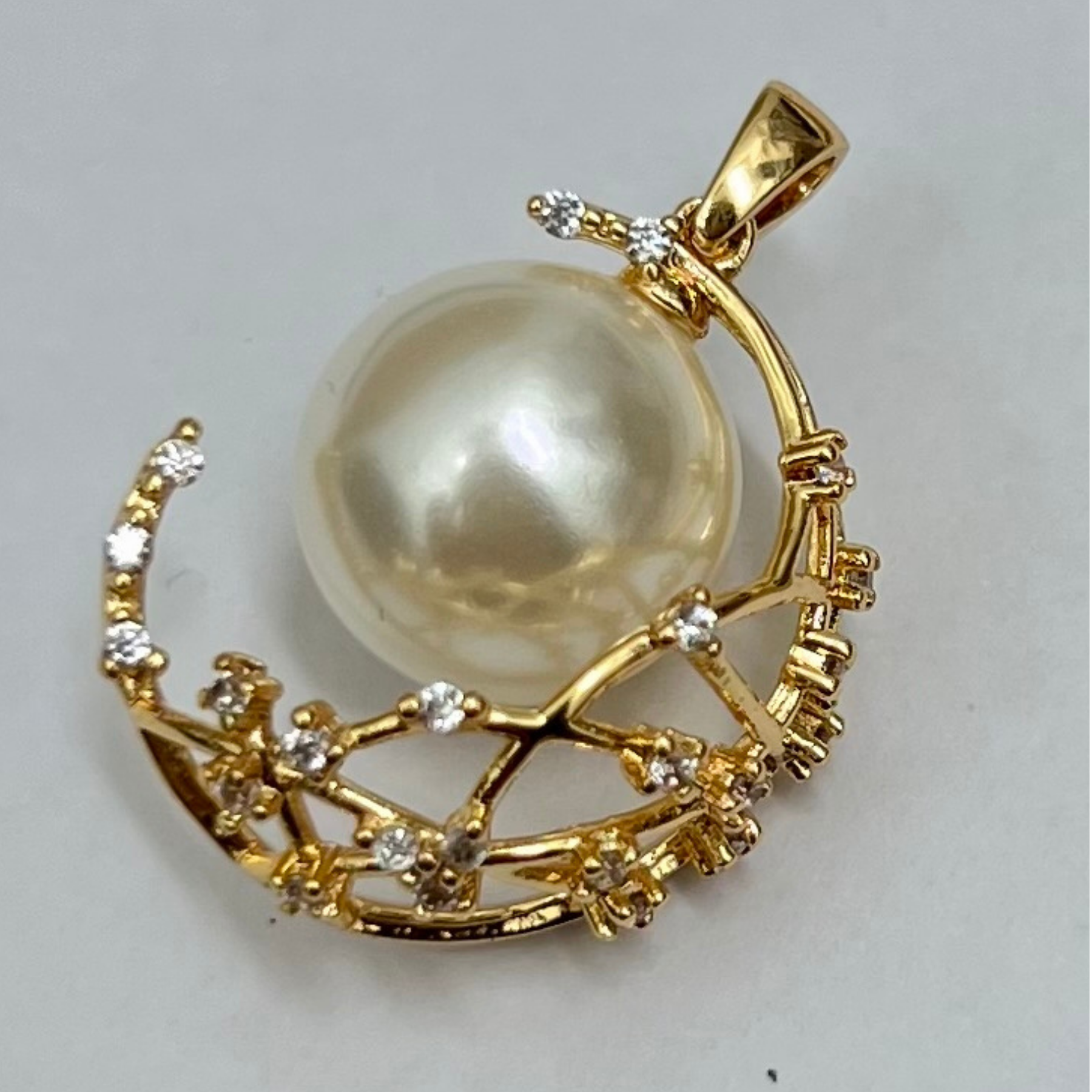 Mooncaage Pendant Necklace