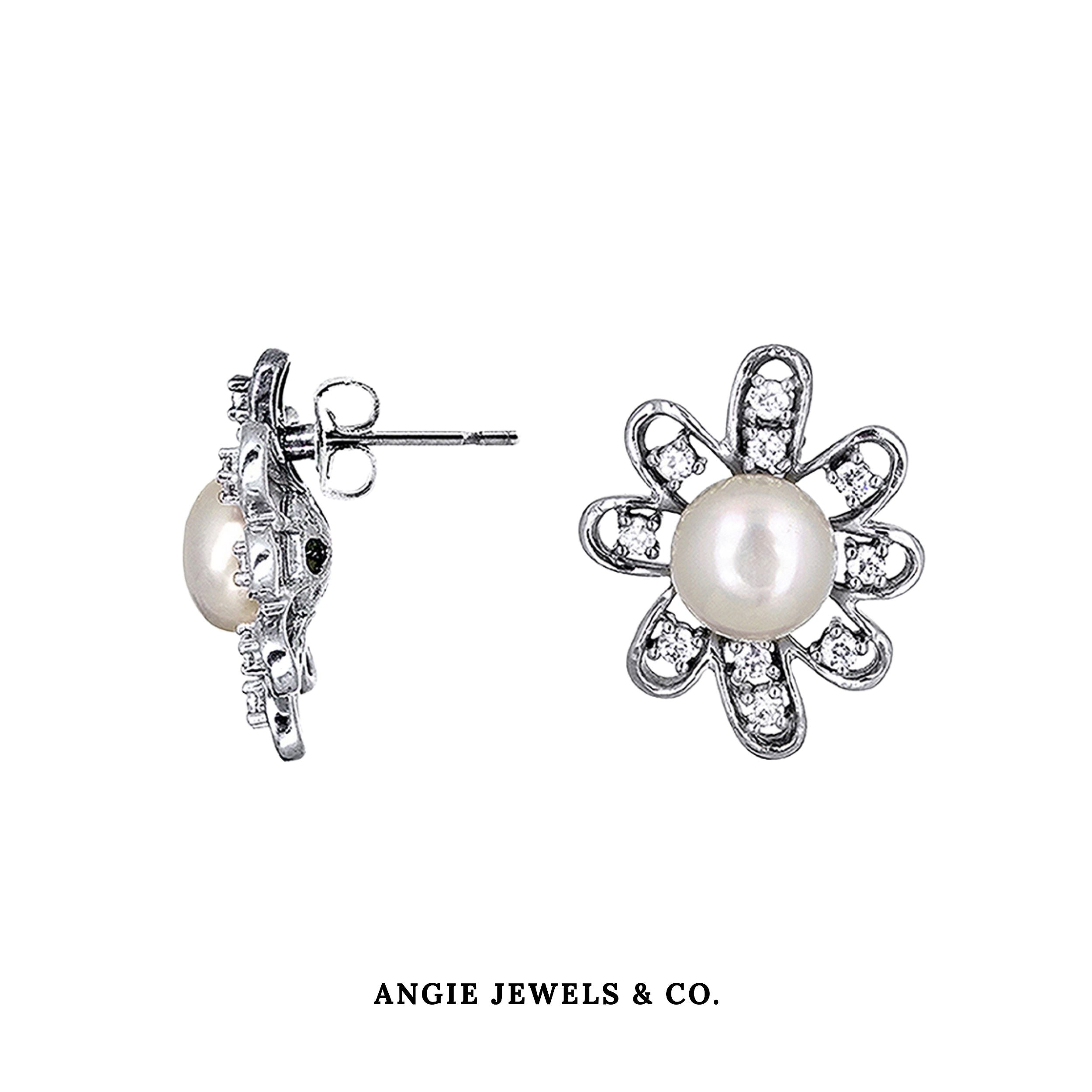 daisy pearl earring

Amorette Fresh Water Pearl Earrings