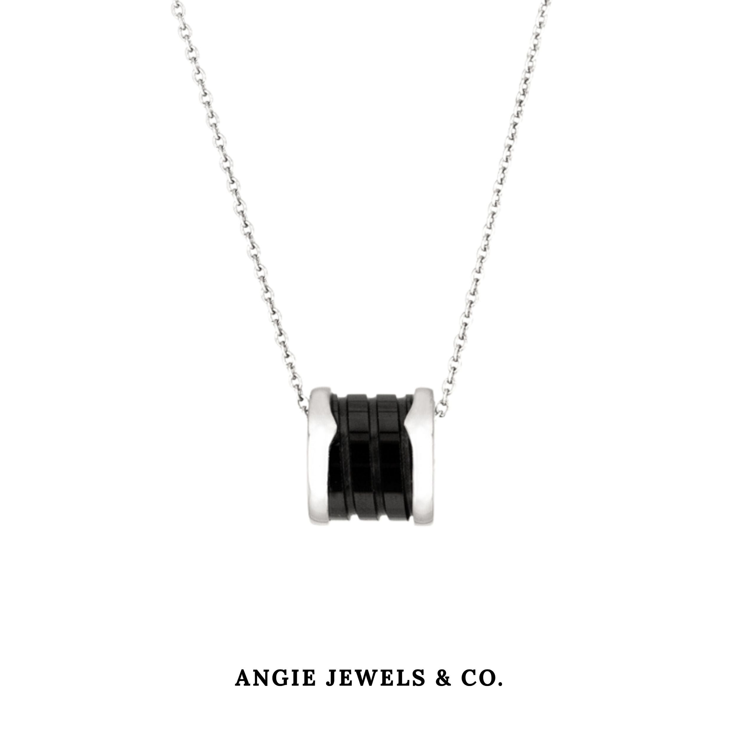 Black Fleur Pendant Necklace