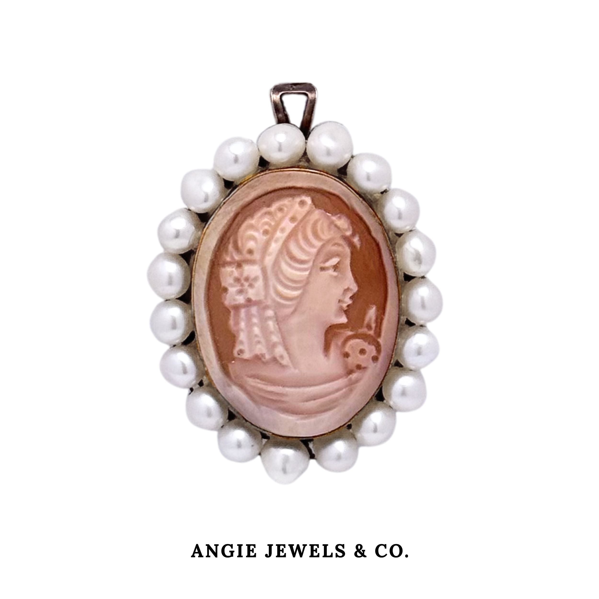 Ciondolo Camoe Framed with Freshwater Pearls Brooch