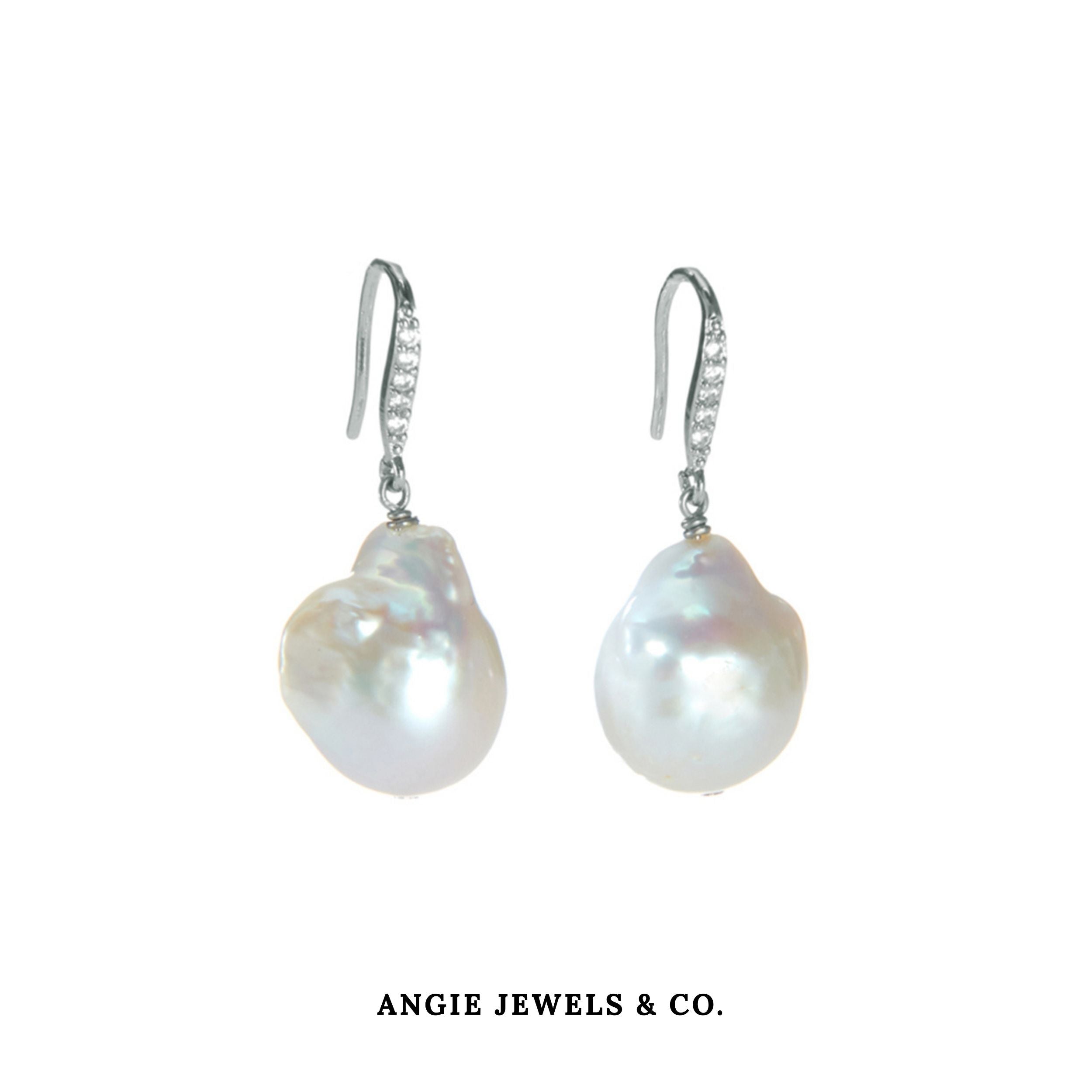 Drape Baroque Pearl Earring
