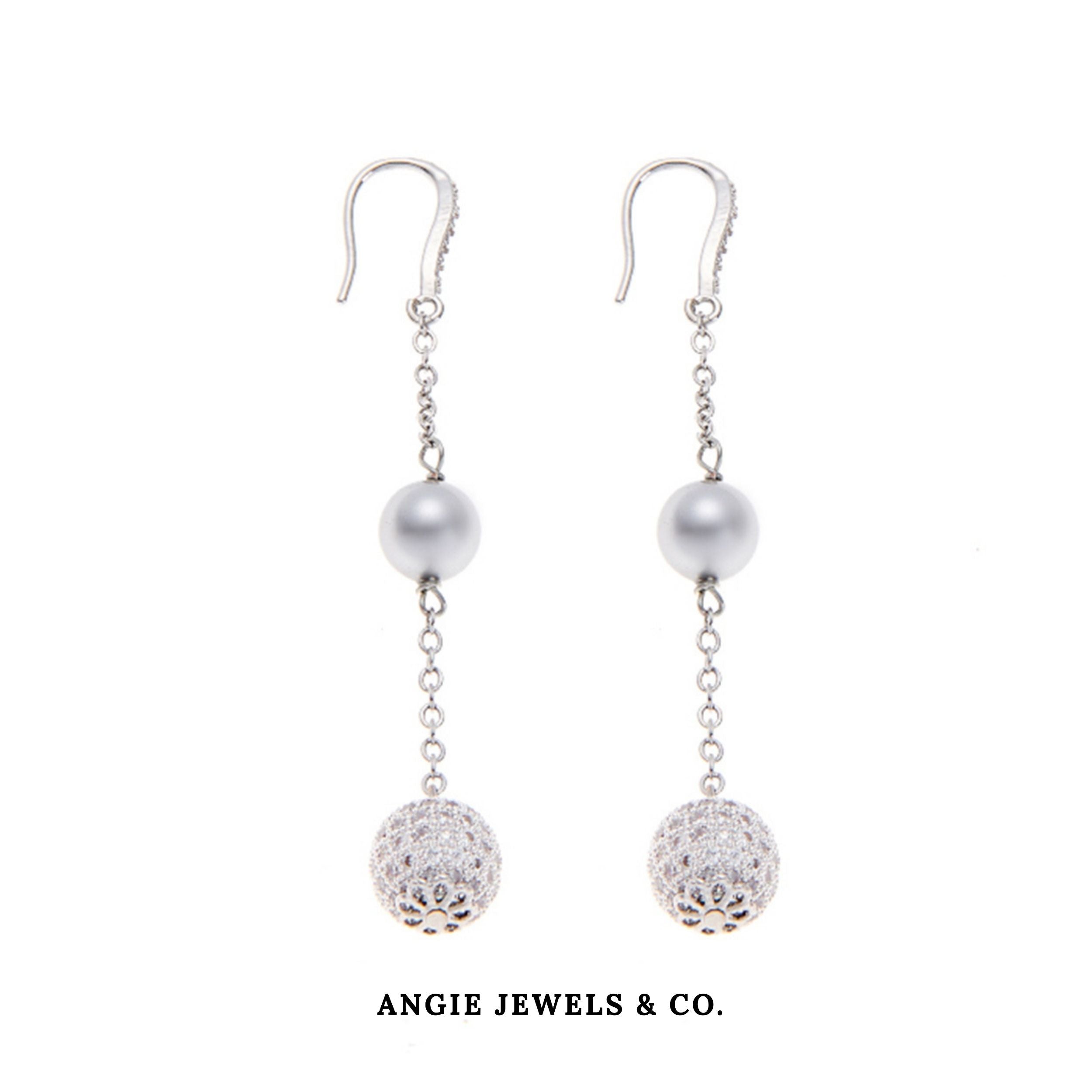 dangle chain disco silver shell

Drape Light Grey Swarovski Crystal Pearl Dangle Earrings