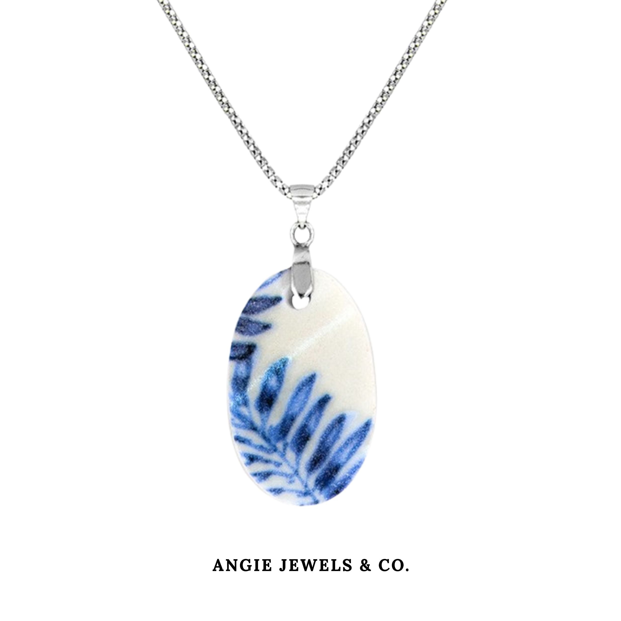 Pramoda Pendant Necklace