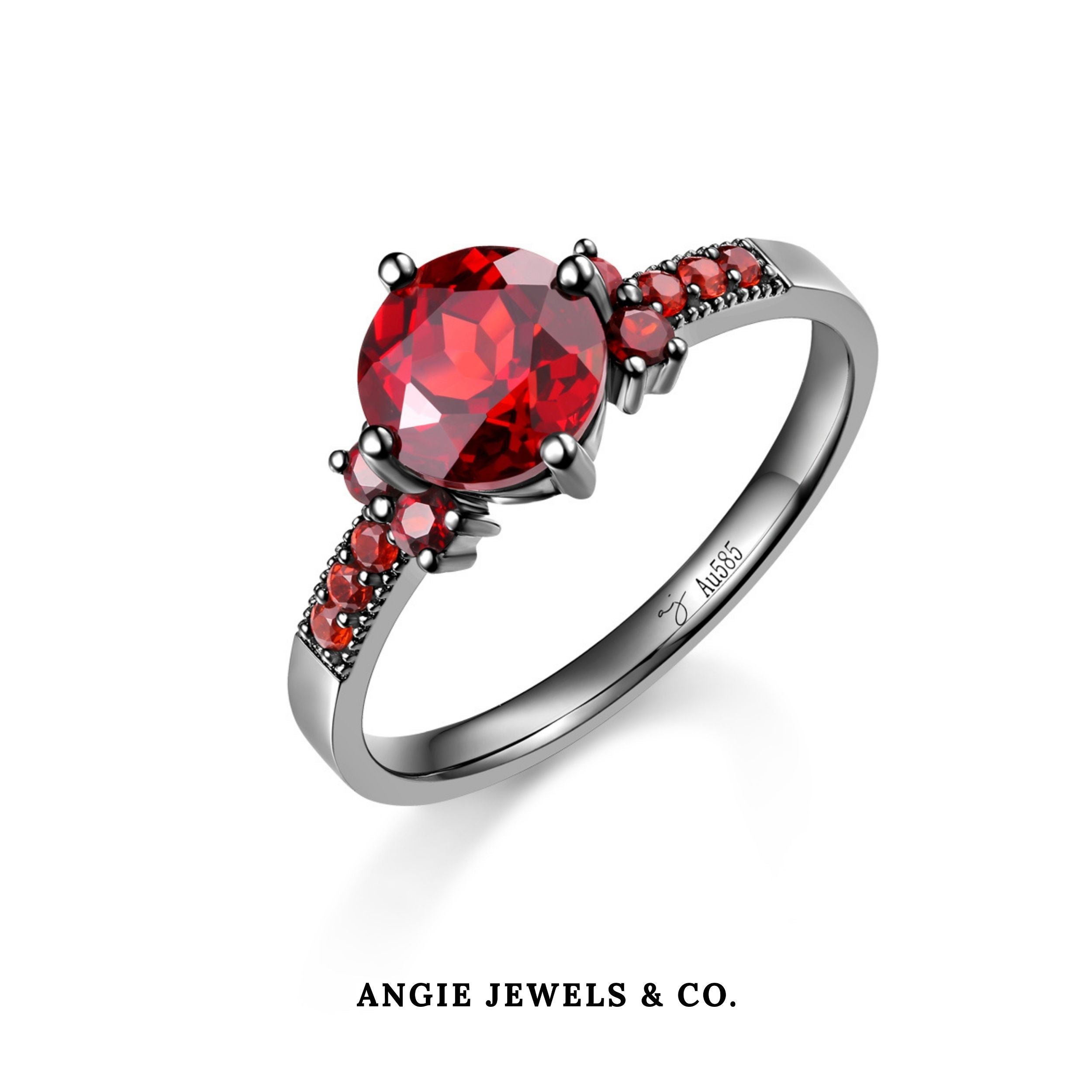 Éclipse Rouge Garnet Ring