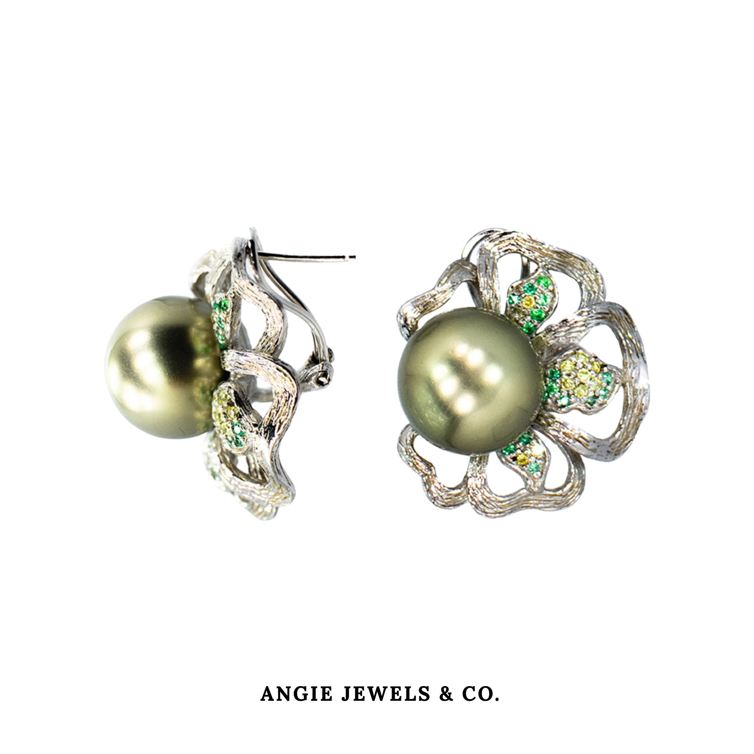 blooming pearl earring

Twilight Shell Pearl Earrings