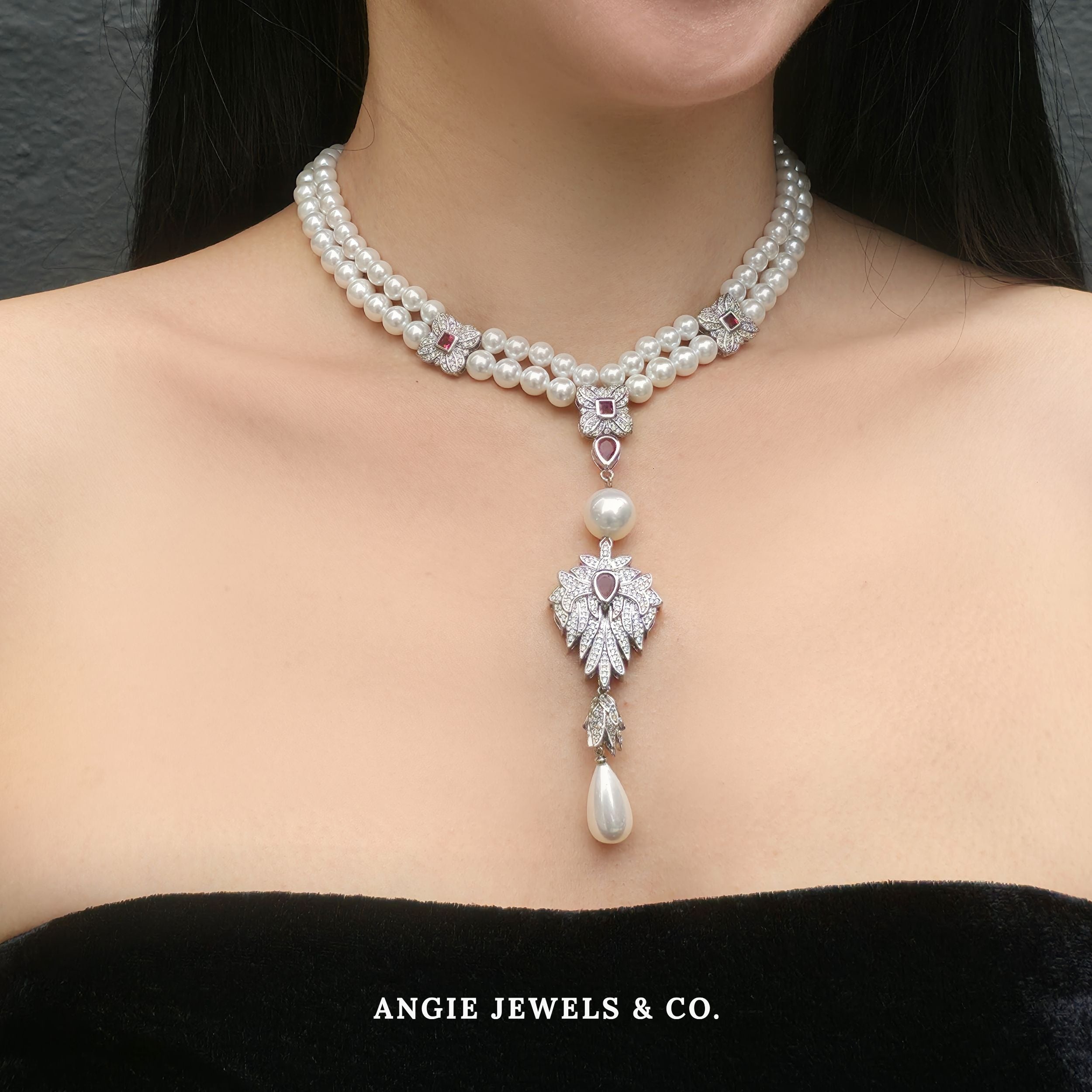 Red Vintage Shell Pearl Neclace