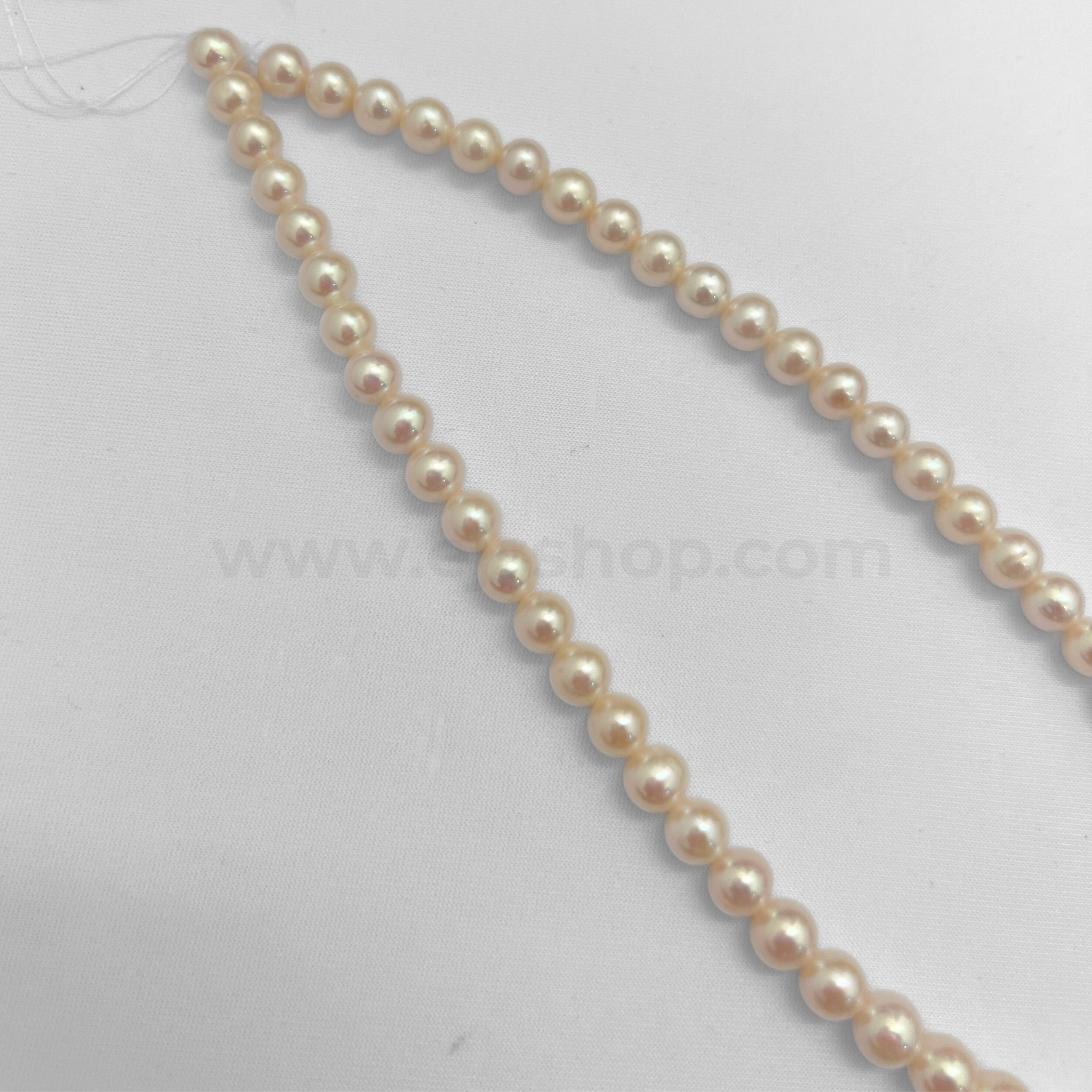 White Round 7.5mm - 8mm Grade A Freshwater Pearls - 1150