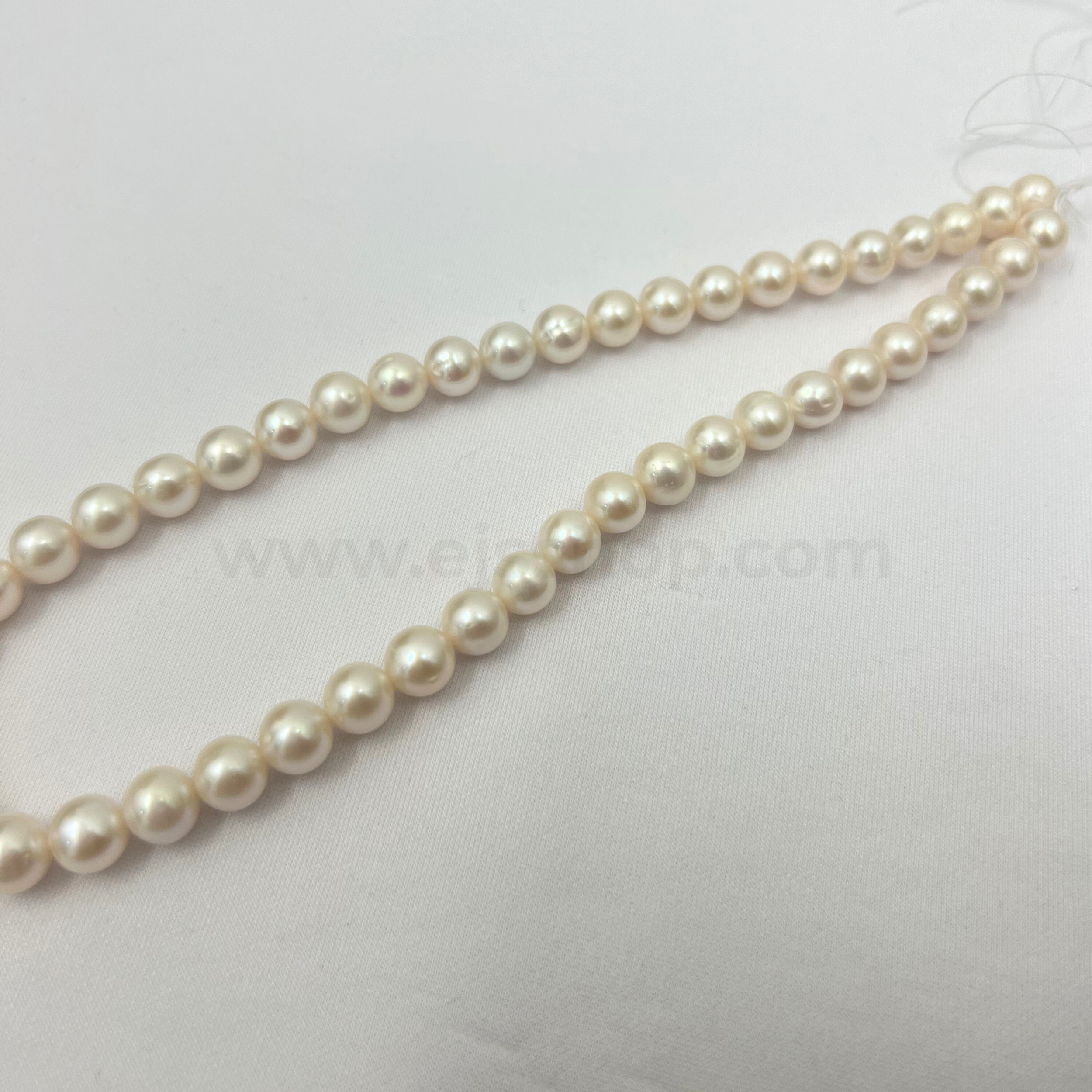 White Round 9mm - 10mm Grade AA Freshwater Pearls - 1000