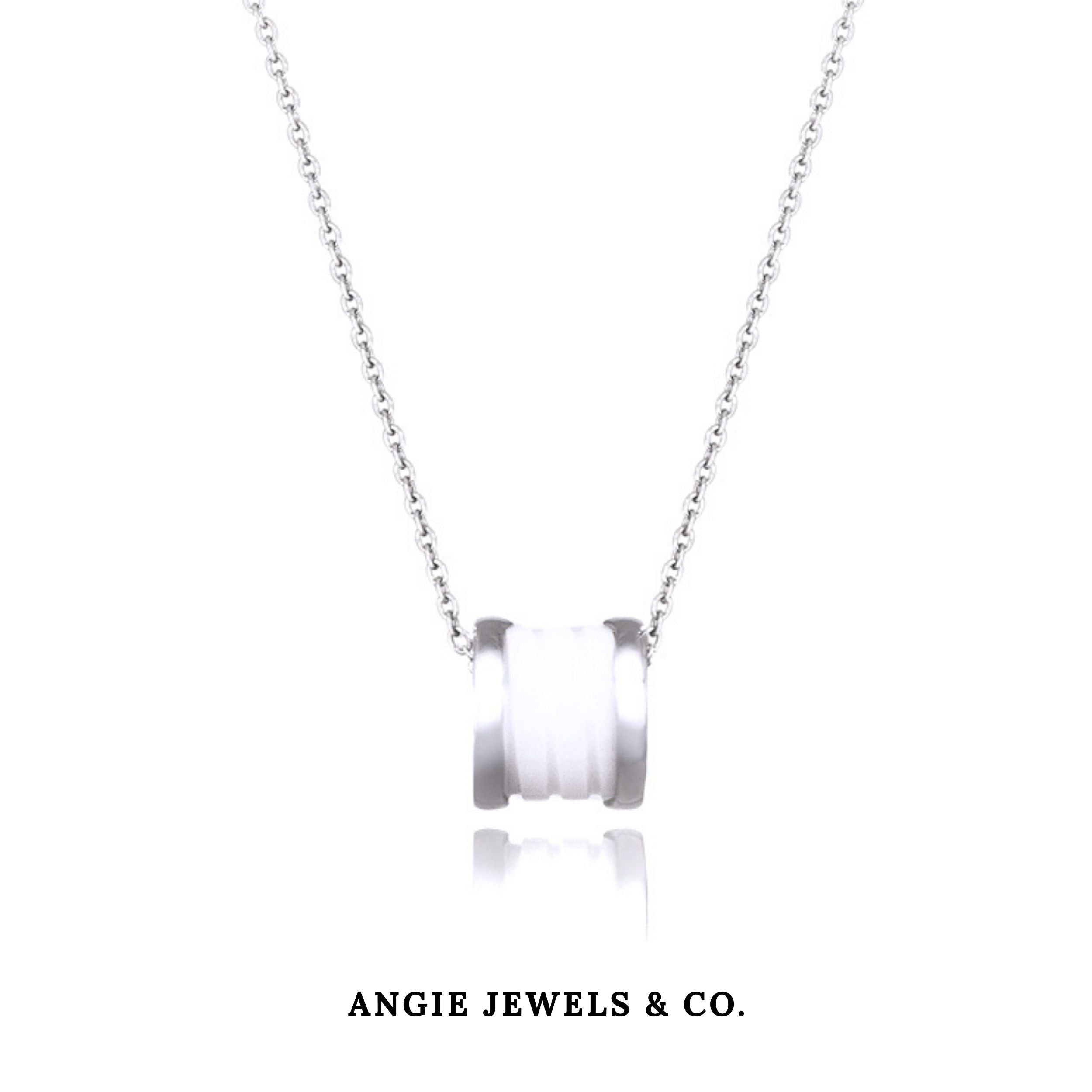 White Fleur Pendant Necklace