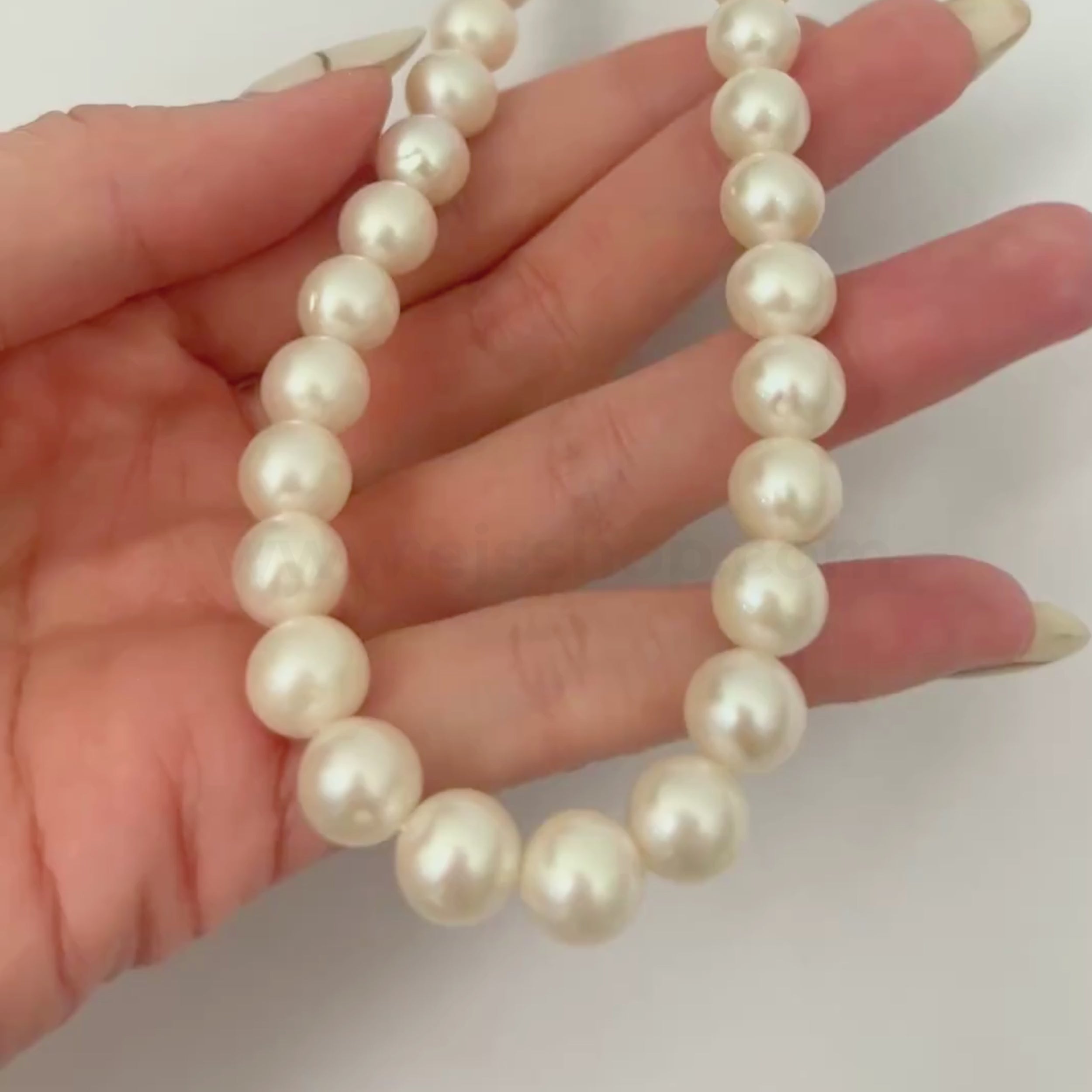 White Round 9mm - 10mm Grade AA Freshwater Pearls - 1000