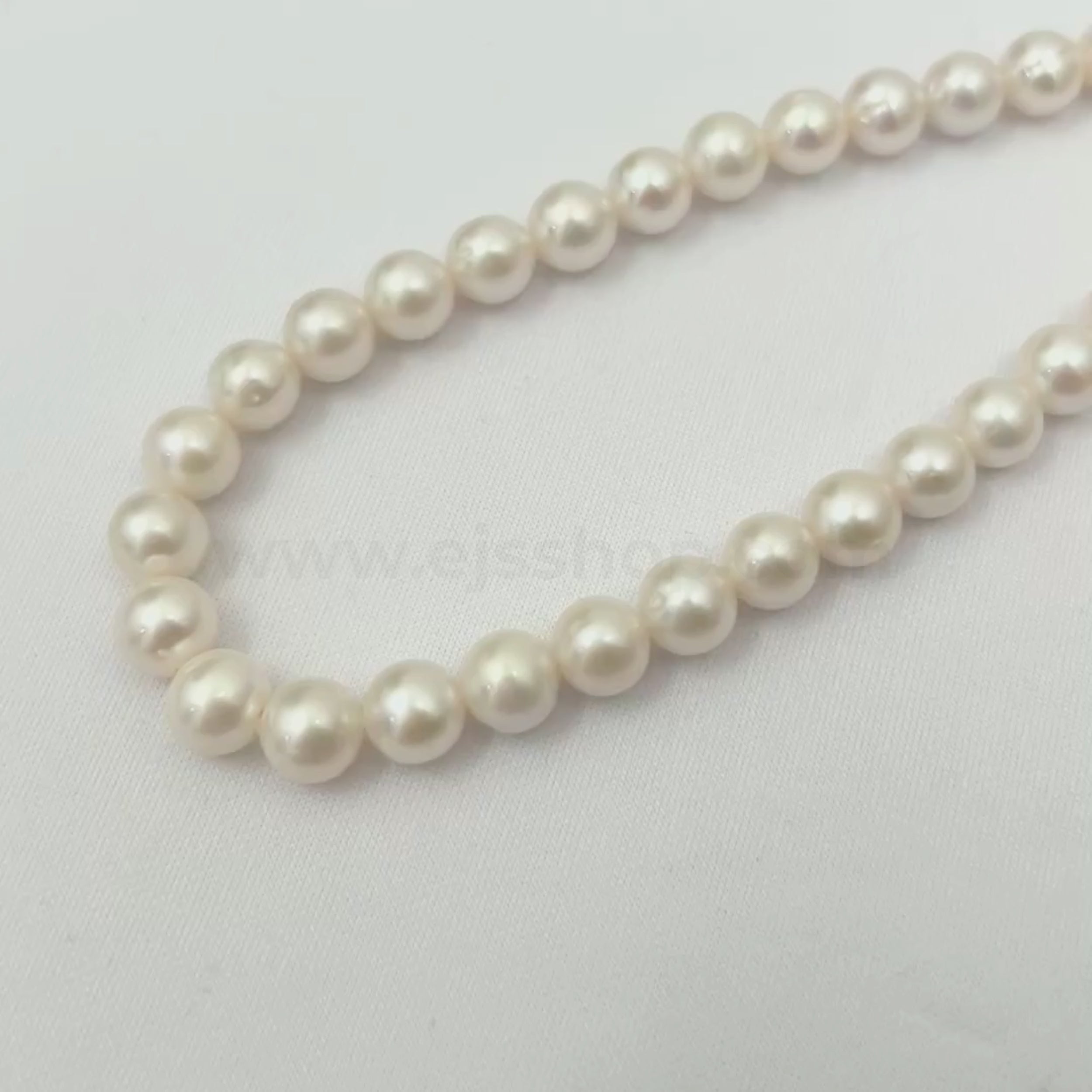White Round 9mm - 10mm Grade AA Freshwater Pearls - 1000